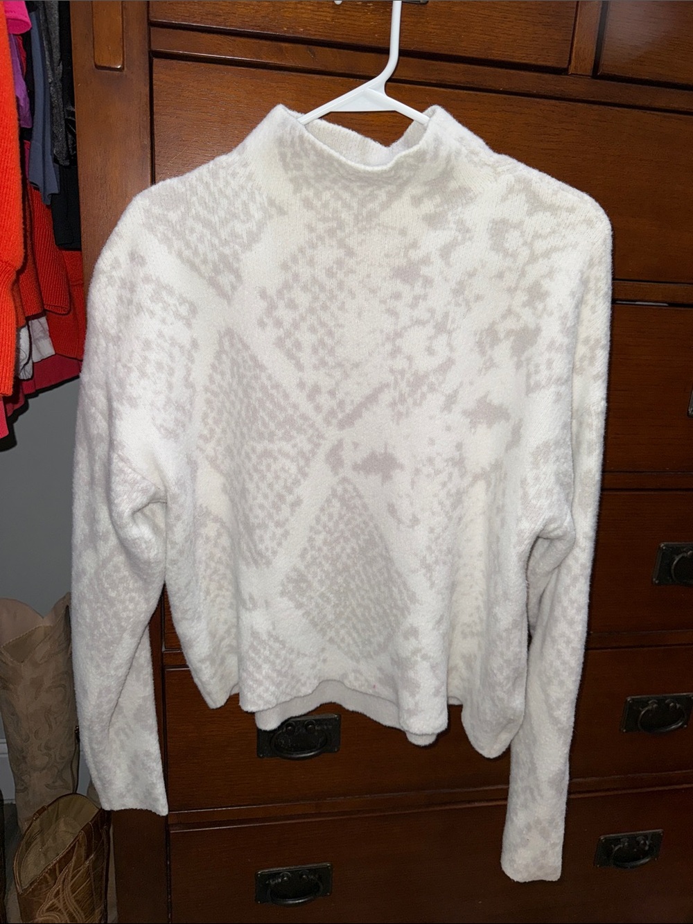 Express Aztec Print Sweater in White Size Small Like New